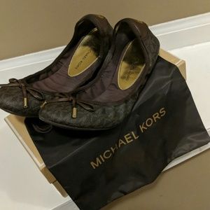 Michael Kors Signature travel flats